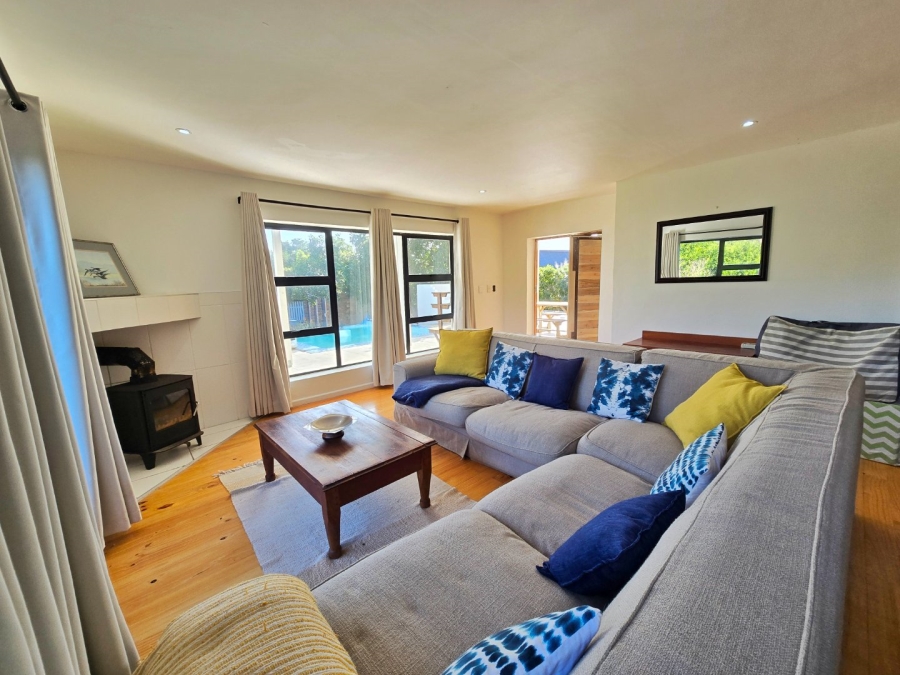 7 Bedroom Property for Sale in Kingfisher Creek Western Cape